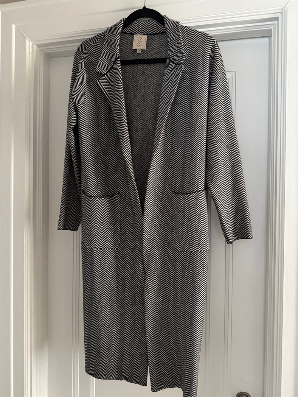 Sioni Black & White Chevron Long Open-Front Trench Coat